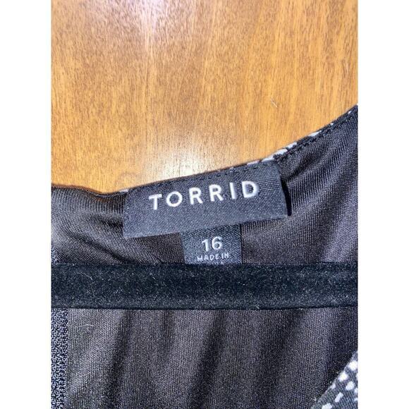 Torrid Fit & Flare A Line Dress Tunic Black Geo Sleeveless Lined Stretch SZ 16 - Picture 4 of 5